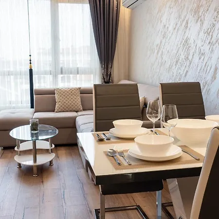 Апартамент M1 Pool And View *