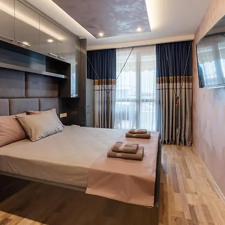 M1 Pool And View Апартамент